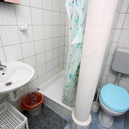 Apartman By The Sea Stomorska, Solta - 5239 *