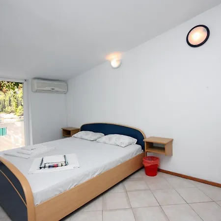 Apartman By The Sea Stomorska, Solta - 5239 Stomorska