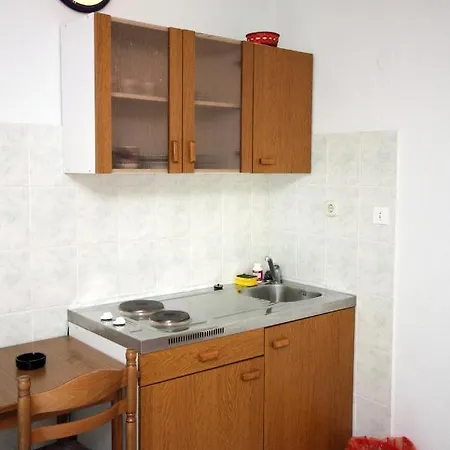 Apartman By The Sea Stomorska, Solta - 5239 *
