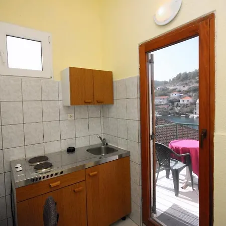 Apartman By The Sea Stomorska, Solta - 5239