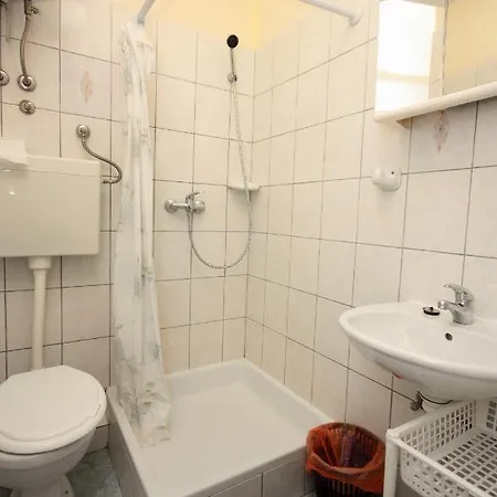 Apartman By The Sea Stomorska, Solta - 5239 Stomorska