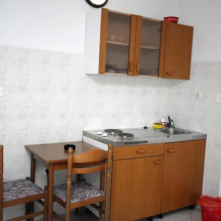 Apartman By The Sea Stomorska, Solta - 5239 *